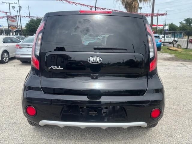 Kia Soul Vehicle Image 04
