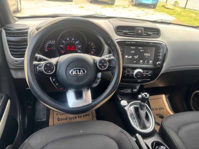 Kia Soul Vehicle Image 12