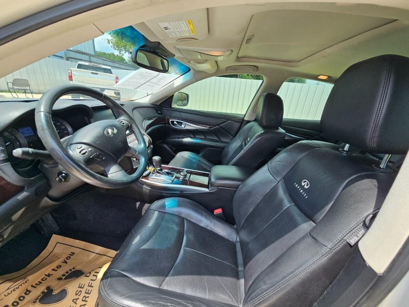 INFINITI M37 Vehicle Image 10