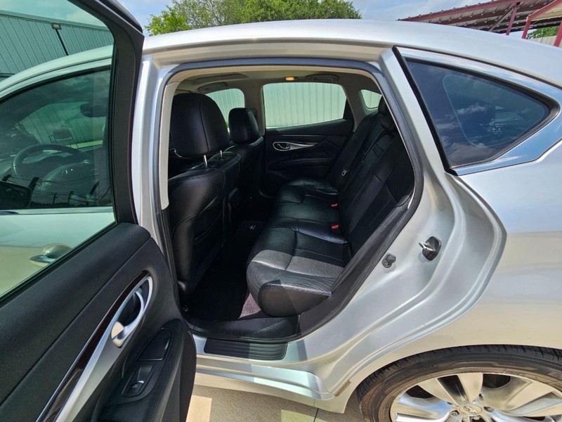 INFINITI M37 Vehicle Image 11