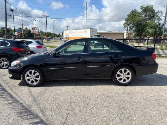 Toyota Camry Vehicle Image 02