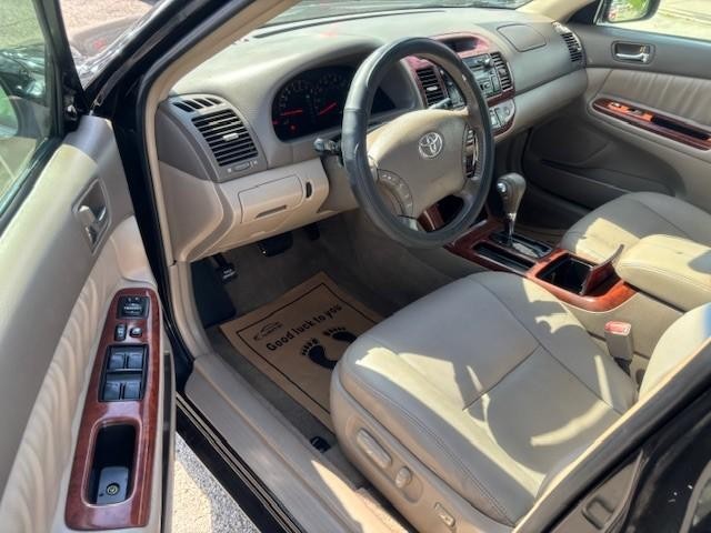 Toyota Camry Vehicle Image 09
