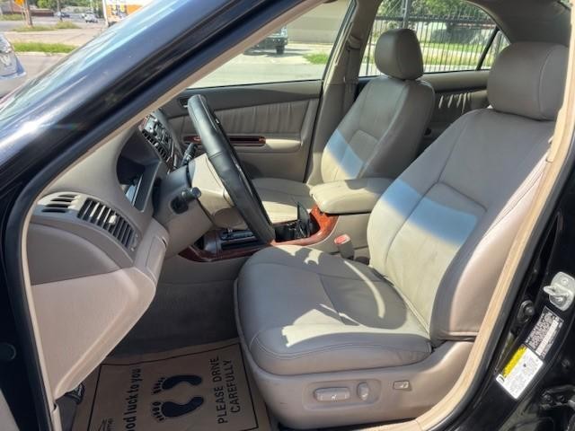 Toyota Camry Vehicle Image 10