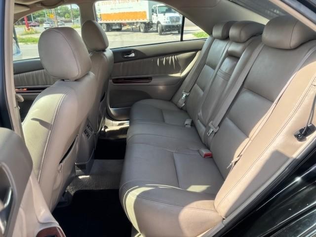 Toyota Camry Vehicle Image 12