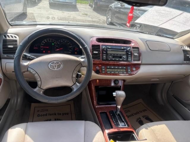 Toyota Camry Vehicle Image 13