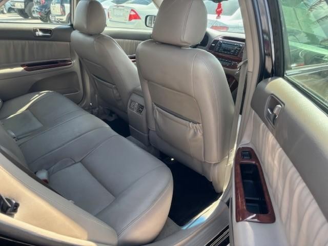 Toyota Camry Vehicle Image 14
