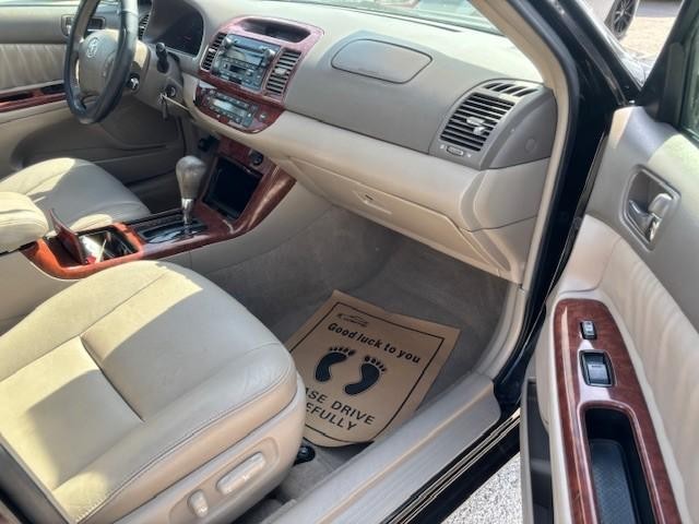 Toyota Camry Vehicle Image 16