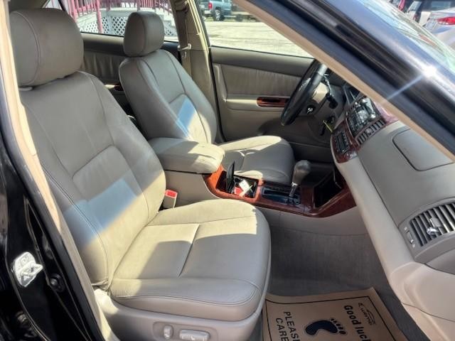Toyota Camry Vehicle Image 17