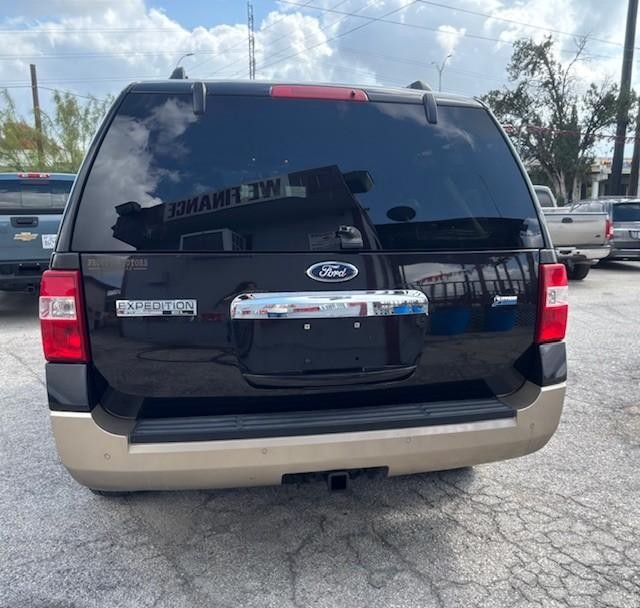 Ford Expedition EL Vehicle Image 04