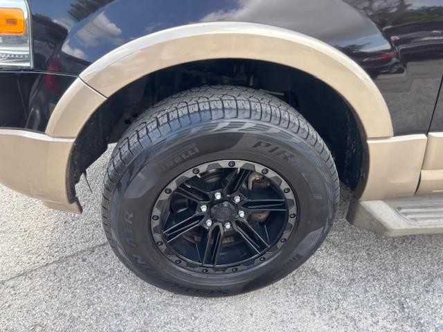 Ford Expedition EL Vehicle Image 09