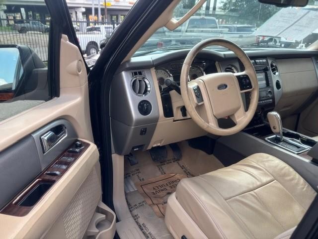 Ford Expedition EL Vehicle Image 10
