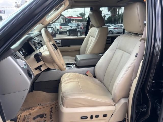 Ford Expedition EL Vehicle Image 11