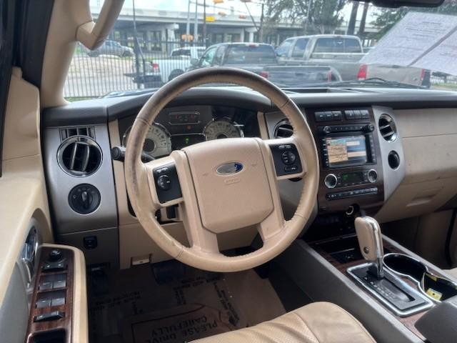 Ford Expedition EL Vehicle Image 12