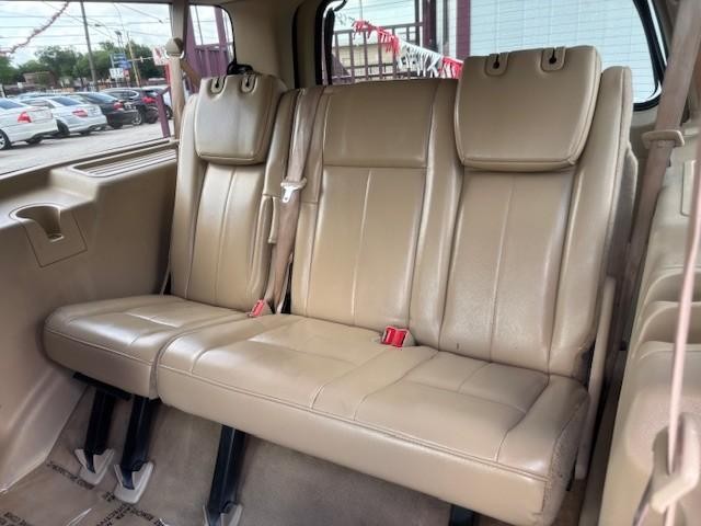 Ford Expedition EL Vehicle Image 16