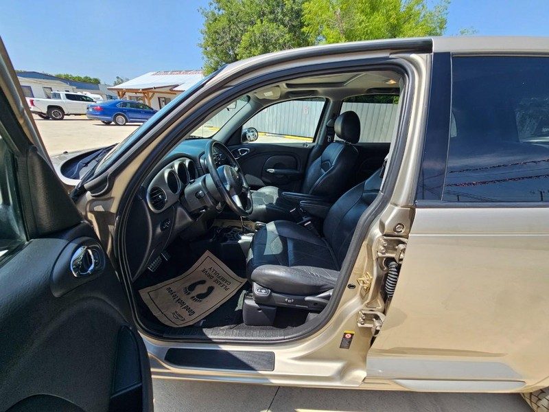 Chrysler PT Cruiser Vehicle Image 11