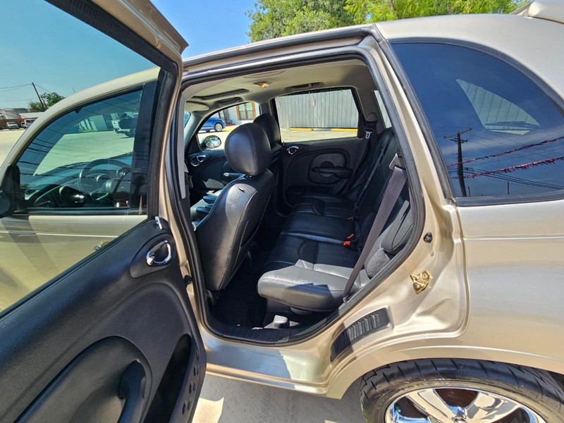 Chrysler PT Cruiser Vehicle Image 13
