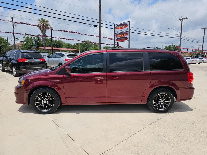 Dodge Grand Caravan Vehicle Image 02