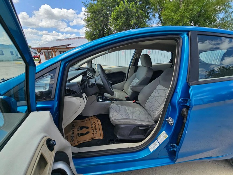 Ford Fiesta Vehicle Image 09