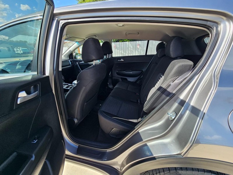 Kia Sportage Vehicle Image 13