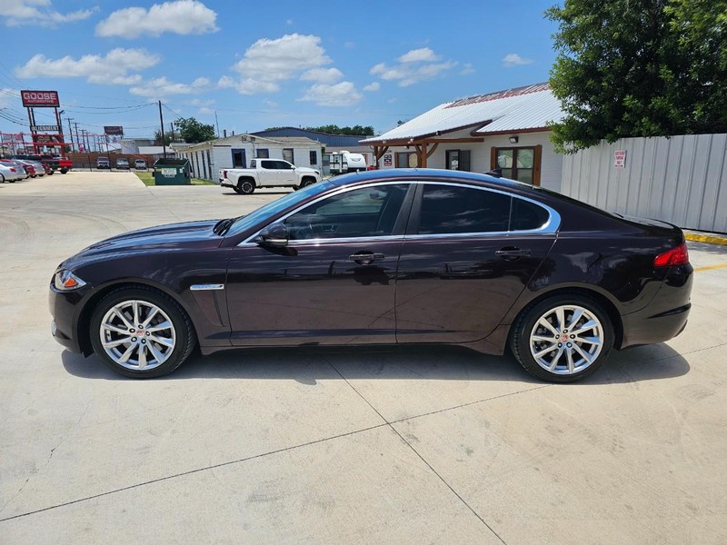 Jaguar XF Vehicle Image 02