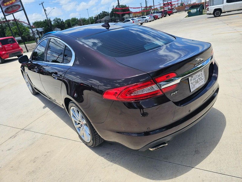 Jaguar XF Vehicle Image 03