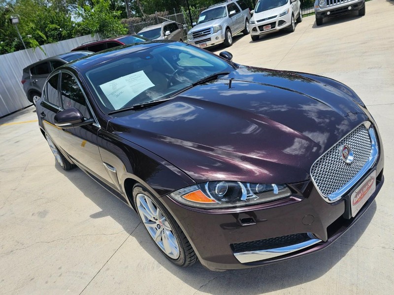 Jaguar XF Vehicle Image 08