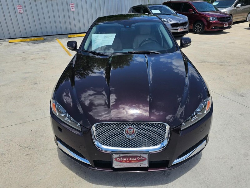 Jaguar XF Vehicle Image 09