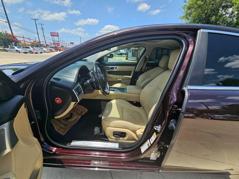 Jaguar XF Vehicle Image 10
