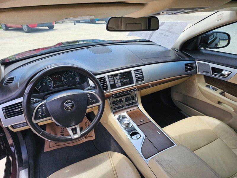 Jaguar XF Vehicle Image 15