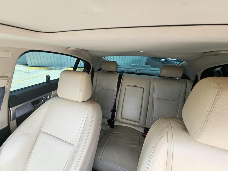 Jaguar XF Vehicle Image 16