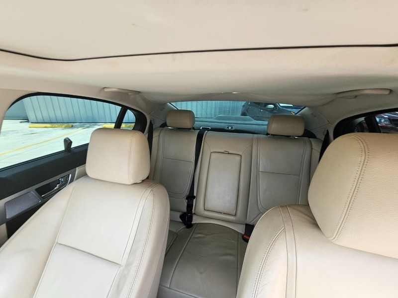 Jaguar XF Vehicle Image 17