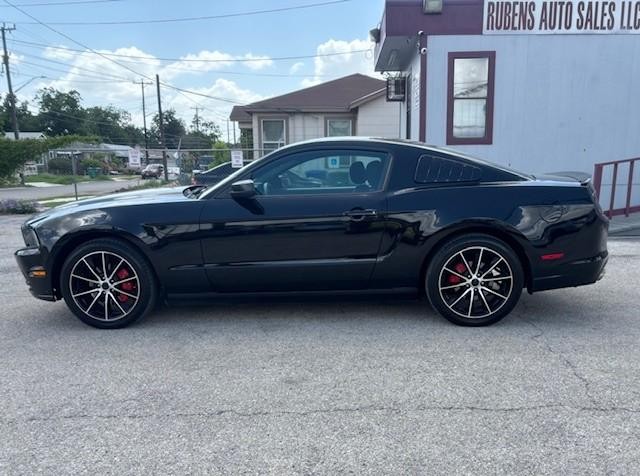 Ford Mustang Vehicle Image 02