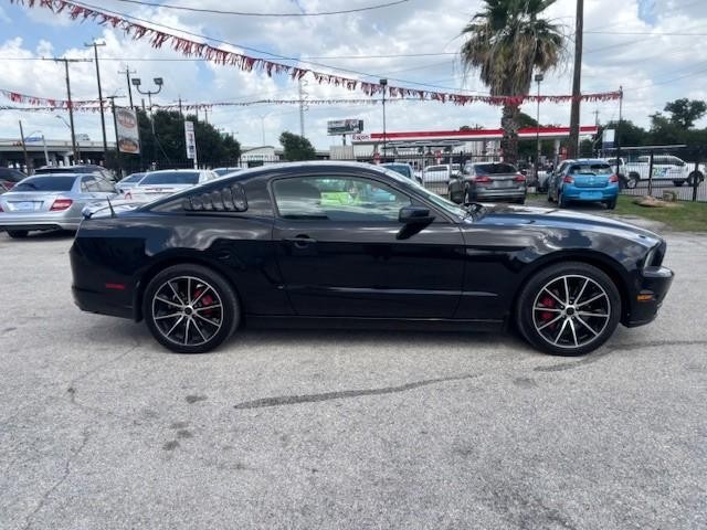 Ford Mustang Vehicle Image 06