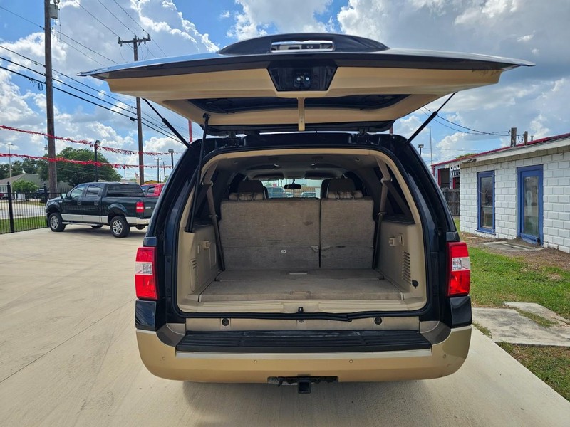 Ford Expedition EL Vehicle Image 05
