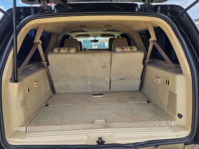 Ford Expedition EL Vehicle Image 06