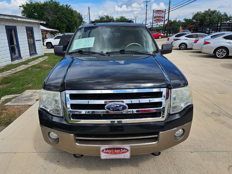Ford Expedition EL Vehicle Image 09
