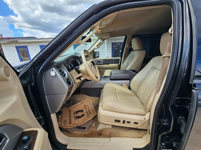 Ford Expedition EL Vehicle Image 10