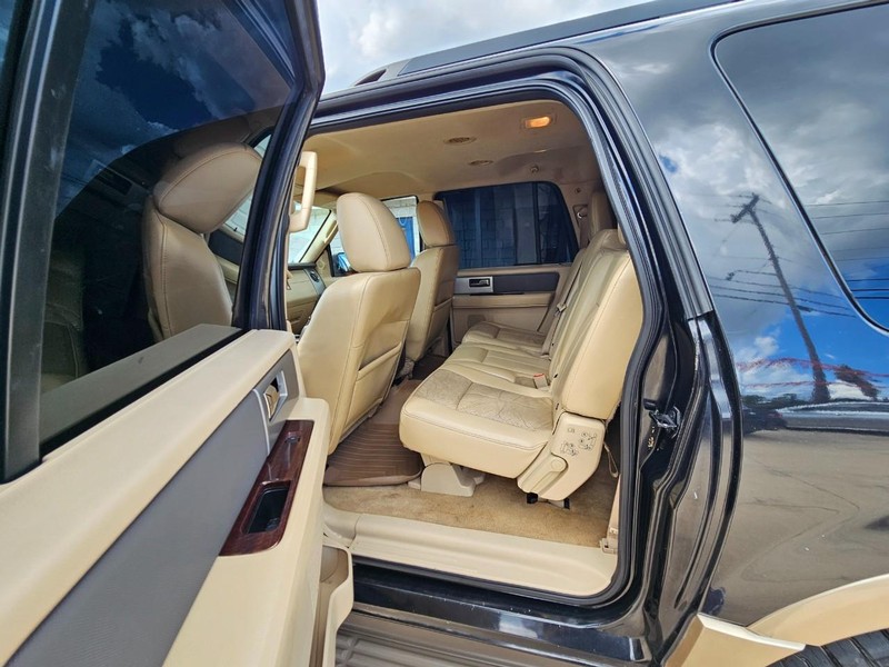 Ford Expedition EL Vehicle Image 12