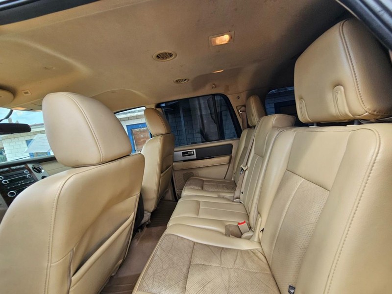 Ford Expedition EL Vehicle Image 13