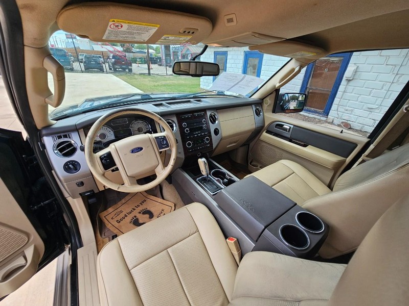 Ford Expedition EL Vehicle Image 15