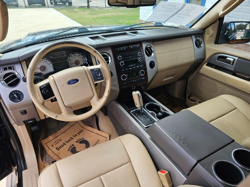 Ford Expedition EL Vehicle Image 16