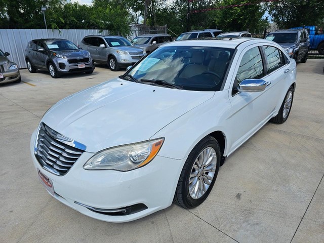 more details - chrysler 200