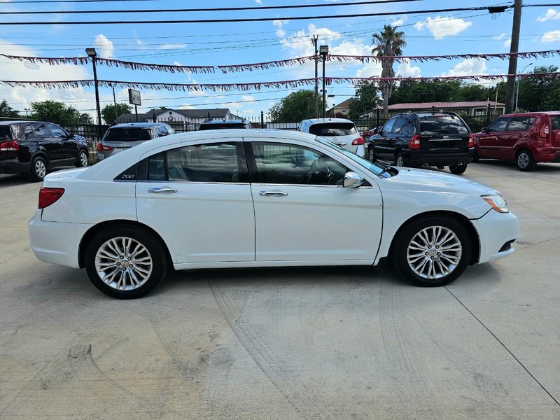 Chrysler 200 Vehicle Image 06