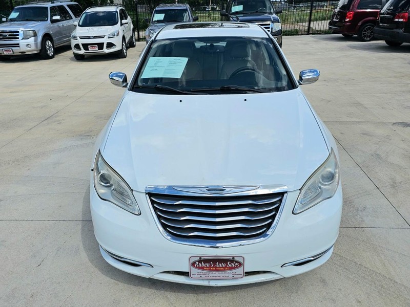 Chrysler 200 Vehicle Image 07