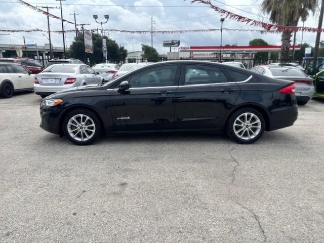 Ford Fusion Hybrid Vehicle Image 02