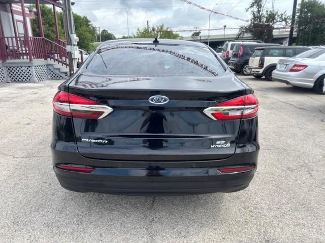Ford Fusion Hybrid Vehicle Image 04