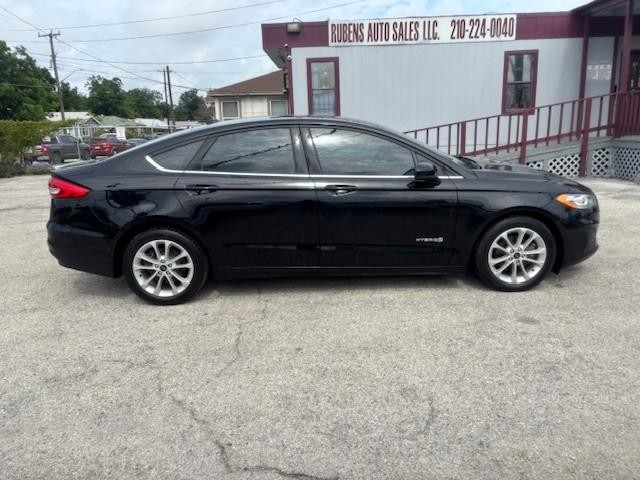 Ford Fusion Hybrid Vehicle Image 06
