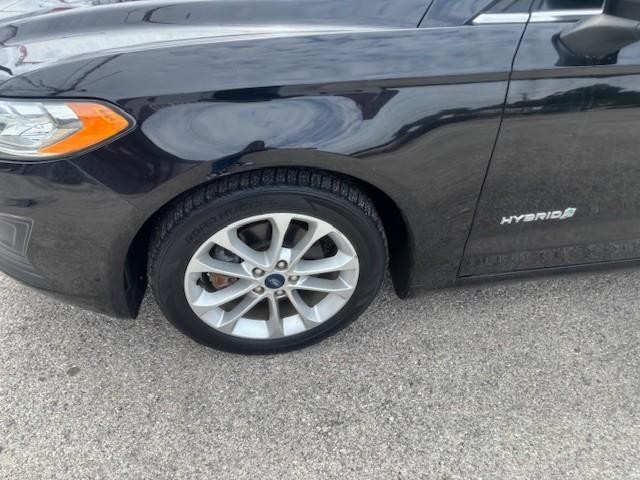 Ford Fusion Hybrid Vehicle Image 09
