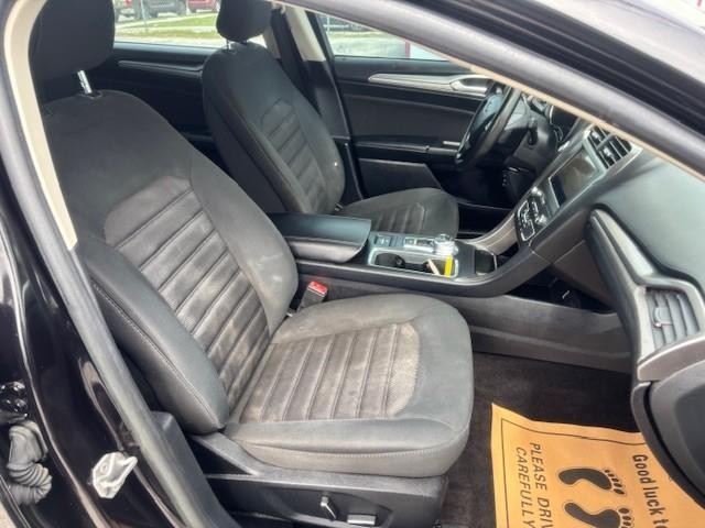 Ford Fusion Hybrid Vehicle Image 18