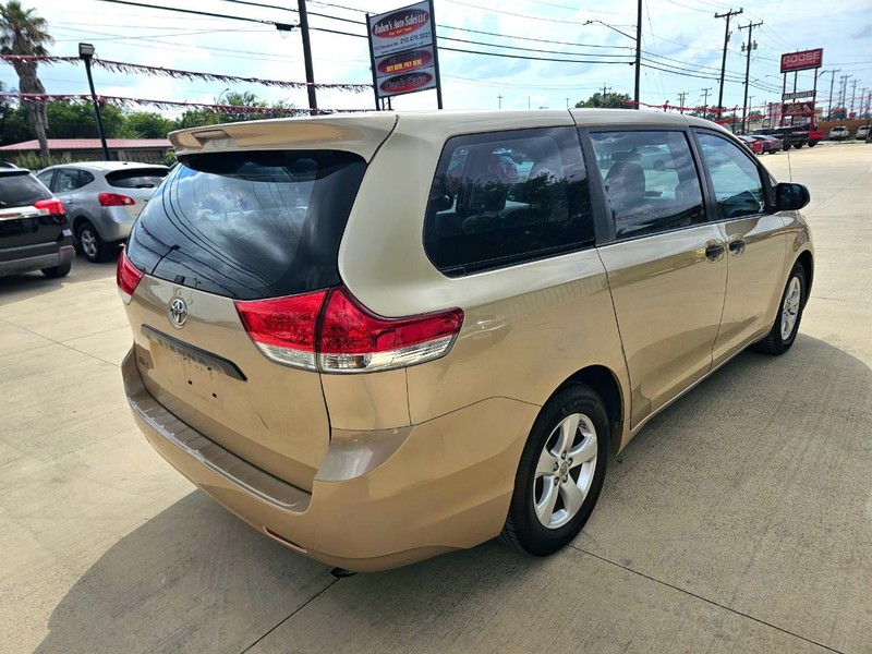 Toyota Sienna Vehicle Image 06